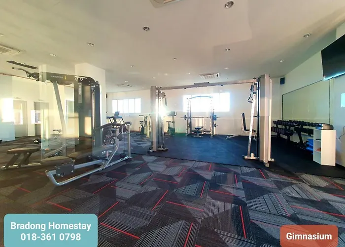 Bradong Homestay - Musllm Only, 3 Queen Bedrooms, Seaview, Infinity Pool, Gym, Near Drawbridge & Ktcc Mall
