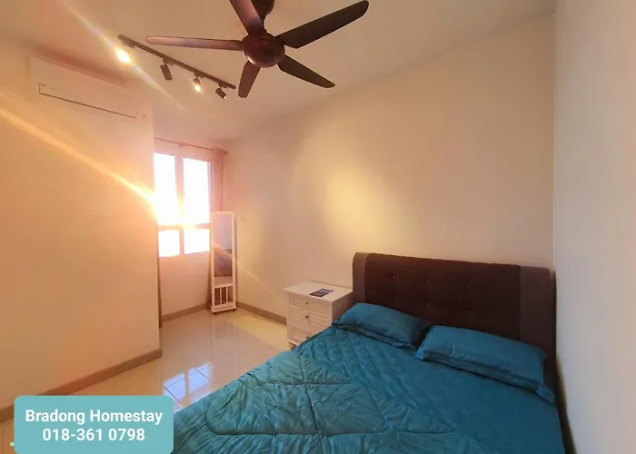 Bradong Homestay - Musllm Only, 3 Queen Bedrooms, Seaview, Infinity Pool, Gym, Near Drawbridge & Ktcc Mall